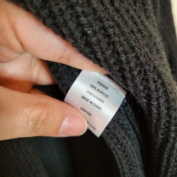 Almost Famous Maxi Distressed Knitted Sweater (Size 2X) - Picture 3 of 7